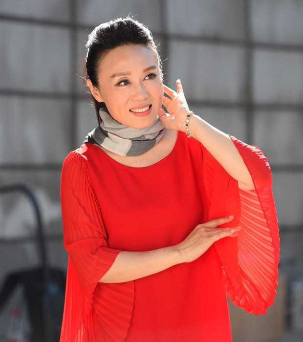 吴琼大老公生活照超幸福,结婚15年依旧恩爱如初,近照似母子