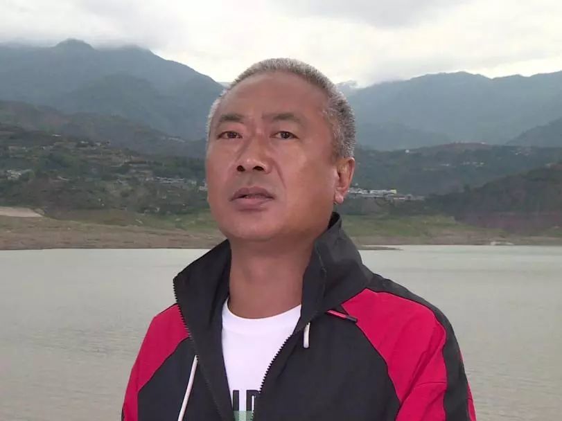 编导 宋占龙 觉得汉源湖美,山美,人更美,非常秀丽的小城,有险峻的大