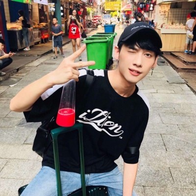 近期很火的情侣头像,给你我的小心心,请你接收