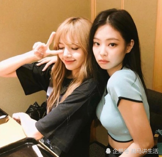 jennie十几套,lisa只有两套!