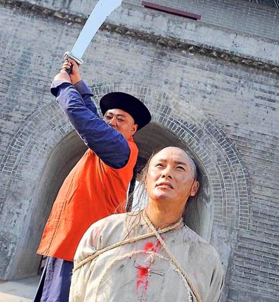 清朝的3大太监之首,却为何25岁就被杀头了?真是不作就