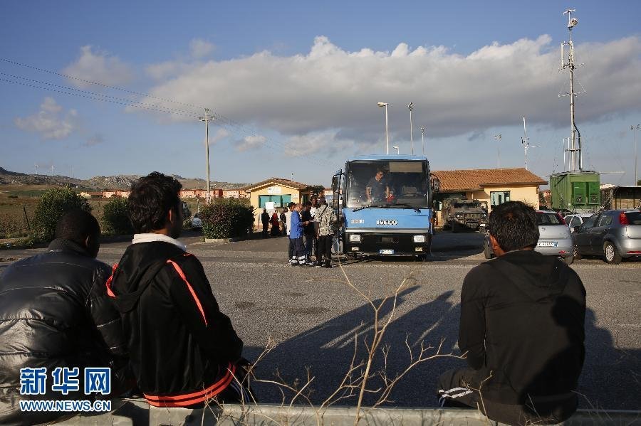 探访欧洲最大难民收容中心_腾讯新闻