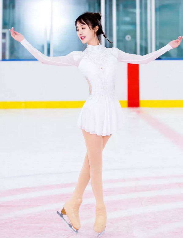 李菲儿,跨界冰雪王,时尚穿搭