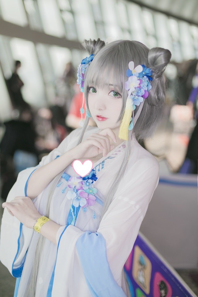 漫展cos:古风洛天依小姐姐,这套裙子太美了!