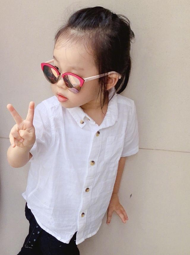 伊能静晒小米粒九宫格,称母亲节愿望是女儿吃饱了玩,玩累了睡