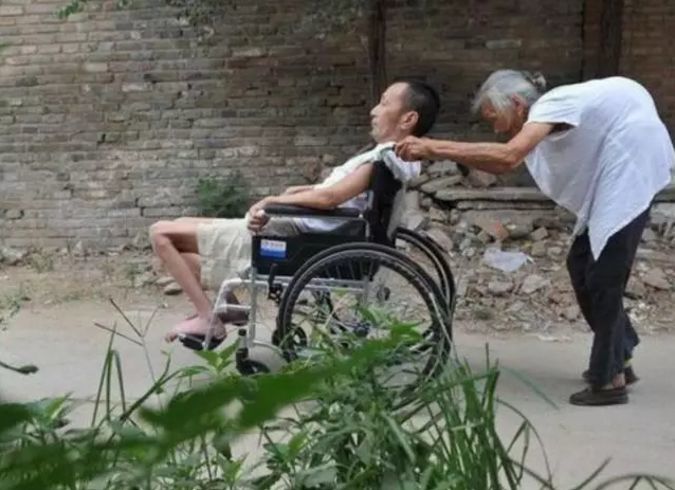 13张照片,记录母亲最感人的瞬间,猛戳泪点!
