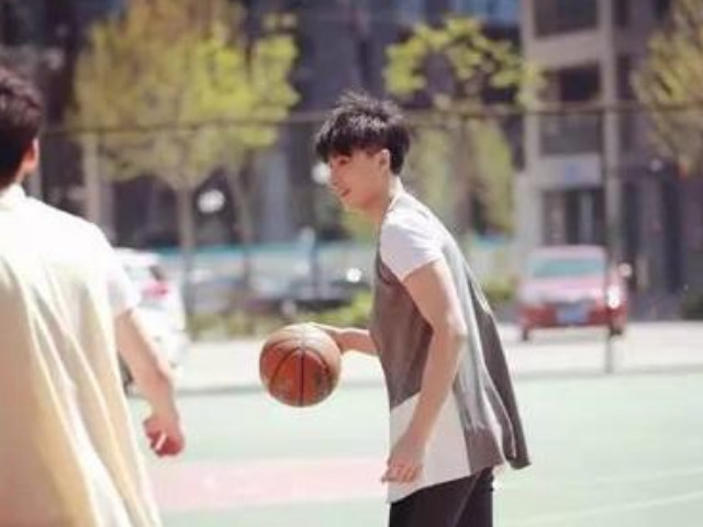 会打篮球的男生,在女生眼中到底有多帅?小姐姐说出了大实话
