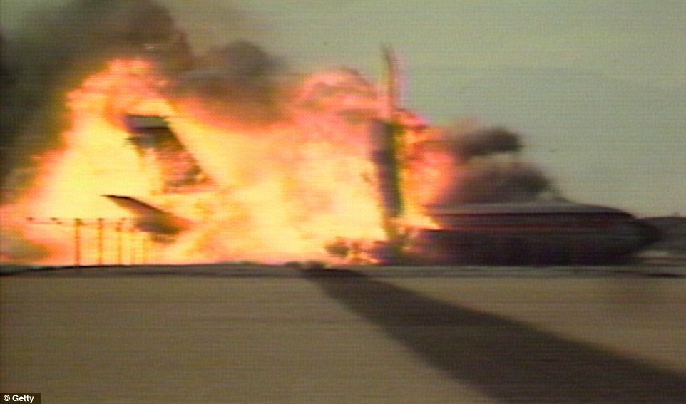 波音30年前的坠机实验曝光 飞机燃烧1小时(组图)