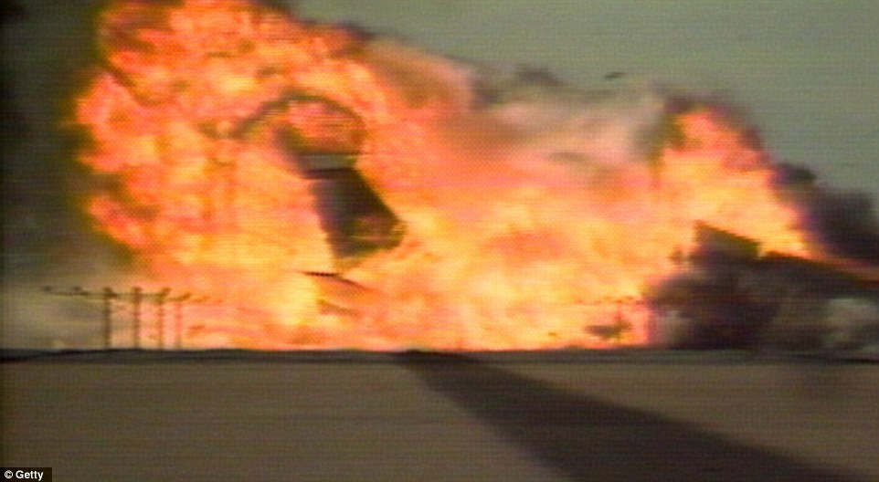 波音30年前的坠机实验曝光 飞机燃烧1小时(组图)