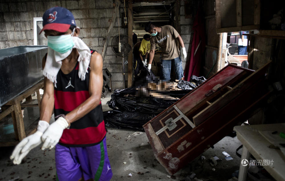 菲律宾铁腕扫毒 千人丧命 无主尸体埋垃圾下(慎)