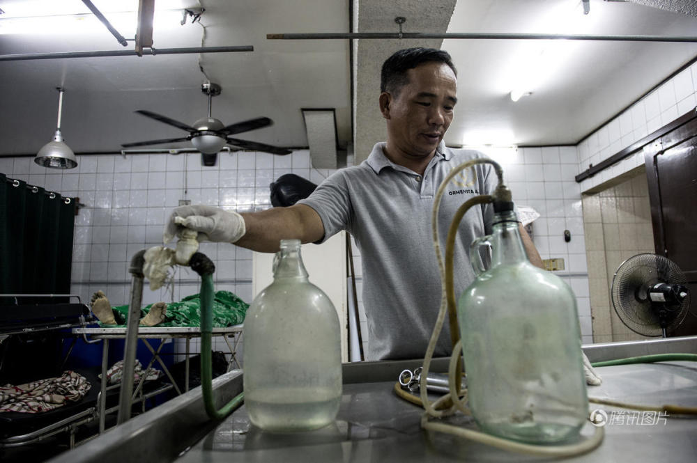 菲律宾铁腕扫毒 千人丧命 无主尸体埋垃圾下(慎)