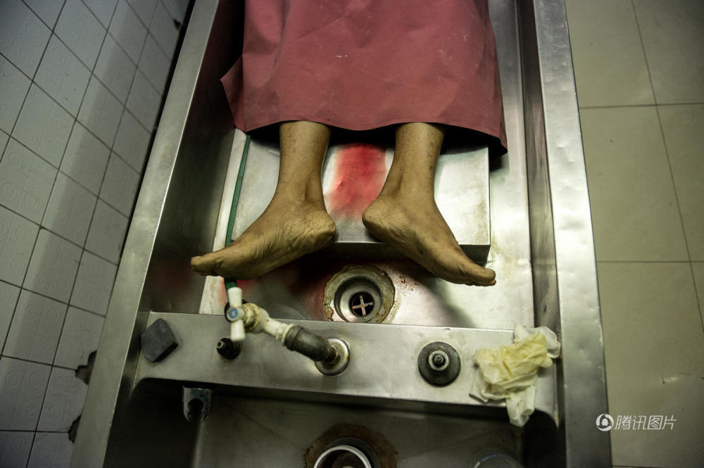 菲律宾铁腕扫毒 千人丧命 无主尸体埋垃圾下(慎)