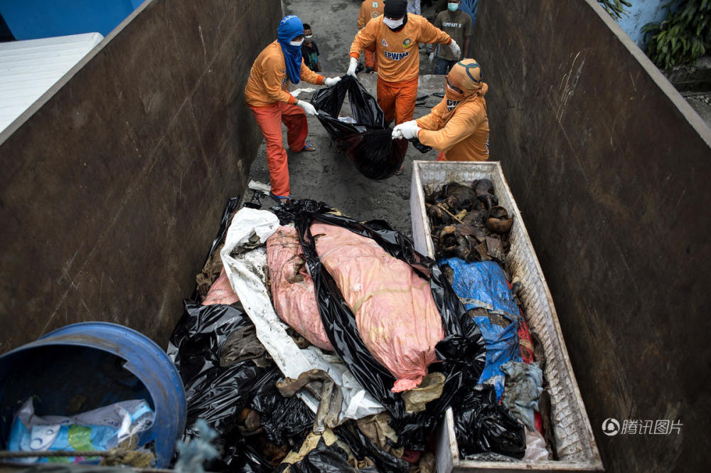 菲律宾铁腕扫毒 千人丧命 无主尸体埋垃圾下(慎)