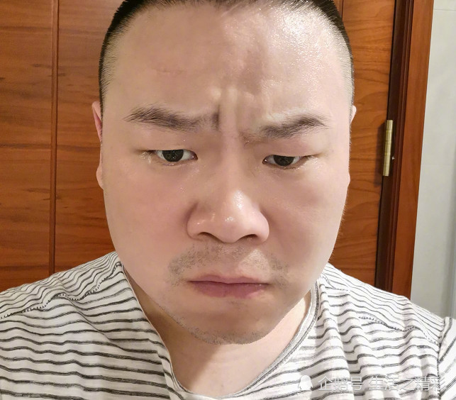 岳云鹏首秀极限挑战,给自己整成了"奶油灭霸",画个眼睛更像了