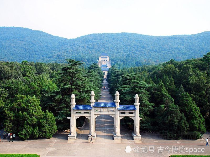 中山陵 二:位于南京市玄武区紫金山南麓钟山风景区内