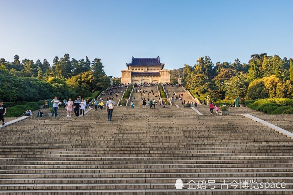 中山陵 二:位于南京市玄武区紫金山南麓钟山风景区内