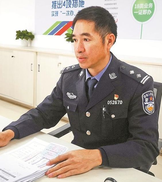 从警以来,肖建强荣获市公安局个人嘉奖4次,深圳警察铜质功勋奖章1次