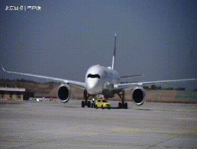 中国南方航空公司飞机降落画面 中国东方航空公司的一架空客a350-900