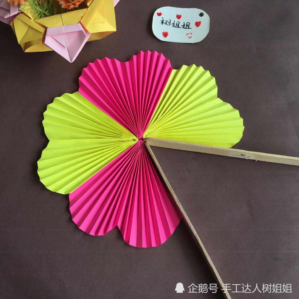 亲子折纸:夏天来了,给自己做把漂亮的纸扇纳凉吧