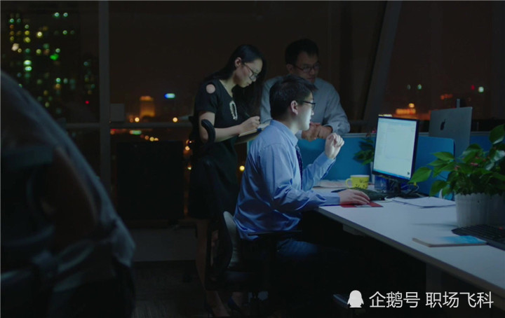 公司强制加班到深夜,一个月内20个老员工辞职,老板:正中下怀