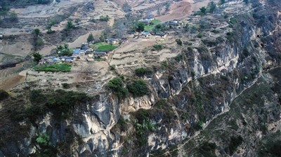 四川悬崖村代课男幼师月入不足千元