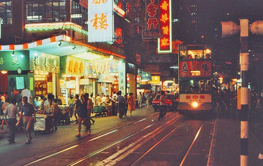80年代的香港夜景,比起现在的上海,也不逊色多少