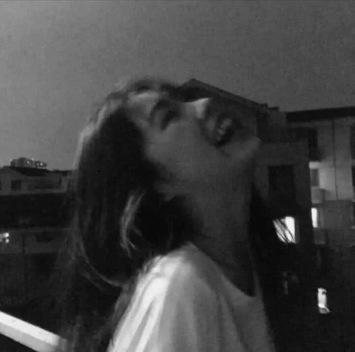 ins·暗色系·仙女头像:孤独,是一场无人送药的重感冒