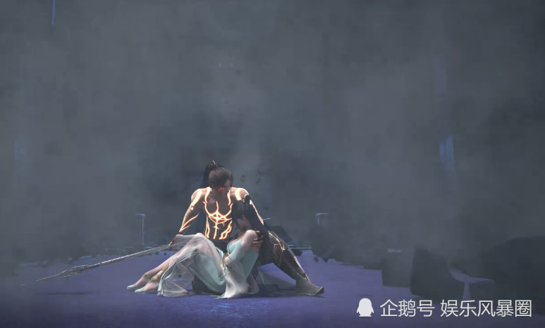 难怪雪鹰会对余靖秋"一见倾心",看到她9岁的样子,瞬间
