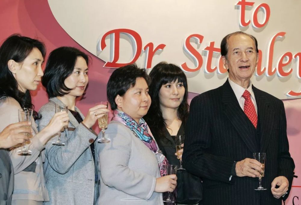 起底98岁"赌王"何鸿燊的家族风云:争家产,上法庭,屡次