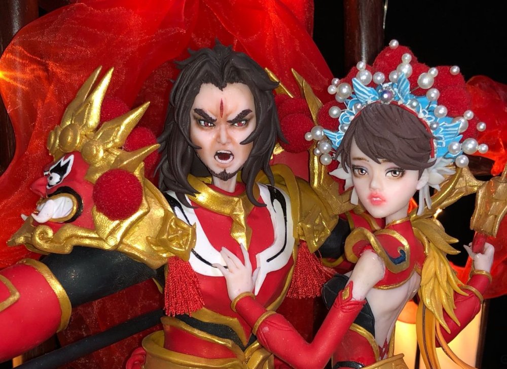 小伙晒霸王别姬手办,看到虞姬和项羽的面貌,网友:白给