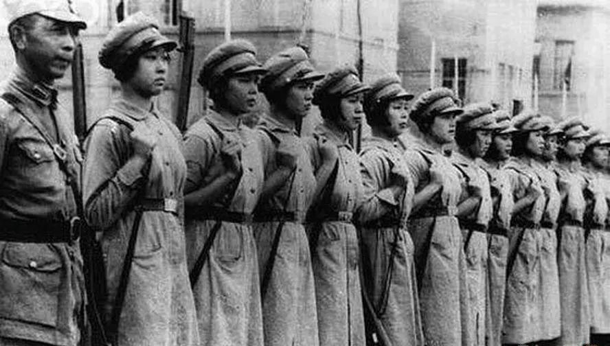 1944年中国军队女兵风采