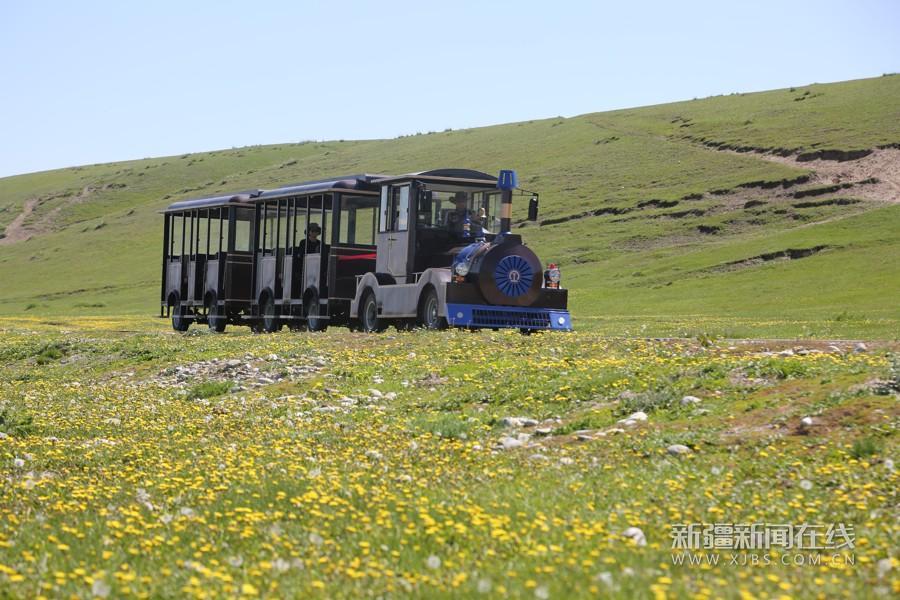 "小火车"掀起草原旅游热