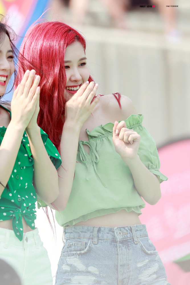 blackpink高清壁纸,rose烈焰红发宛如火龙果惊艳!