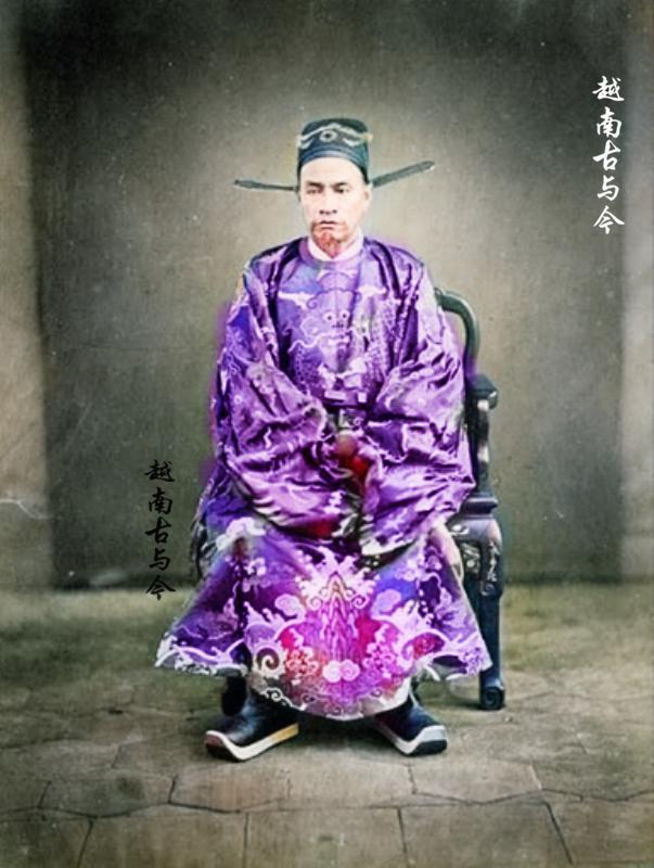 越南阮朝官员上色彩照:身穿明朝圆领蟒袍,还曾在柬埔寨推行汉服