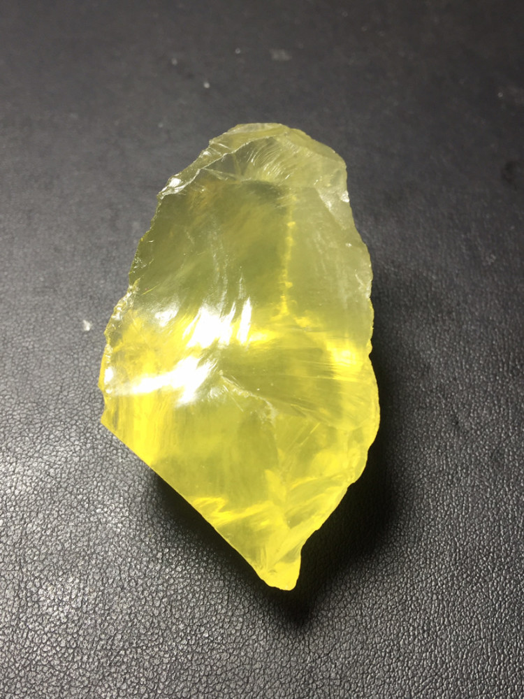 地表黄水晶,料子非常干净,通透,漂亮,可以用雍容华贵,热情奔放来形容