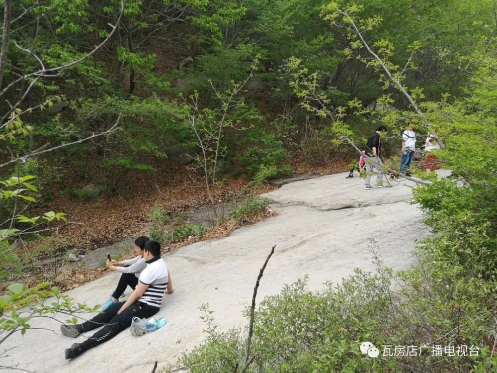 五月老帽山旅游玩"穿越" 老帽山位于大连市北部山区瓦房店市万家岭镇