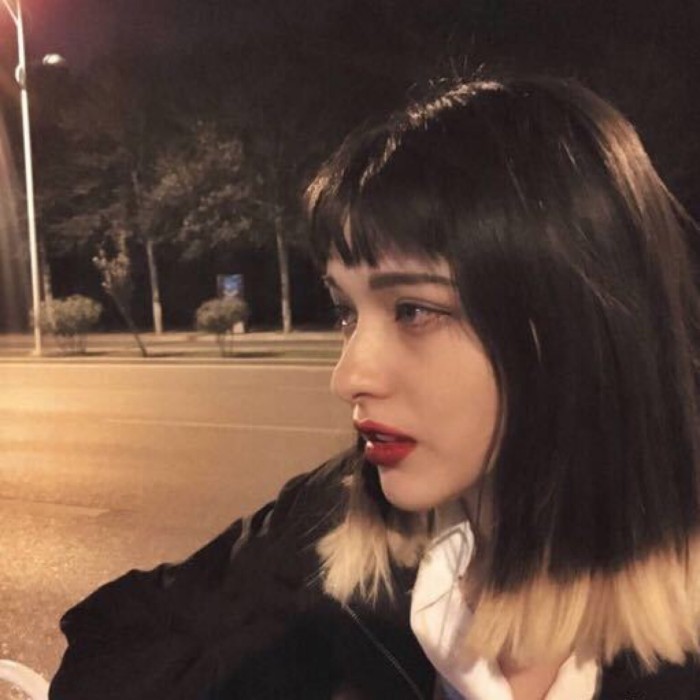 暗黑风·御姐·女生头像:白天里的沉稳理性总在夜里翻