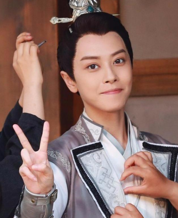 反串的男明星:李易峰最妖艳,邓超辣眼睛,而她让人分不