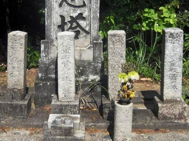 6名血性军人被日军羞辱,墓碑上刻了2个字!