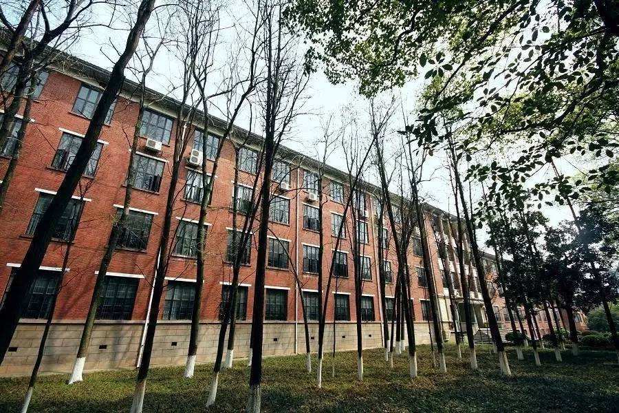 组图:西南政法大学校园掠影