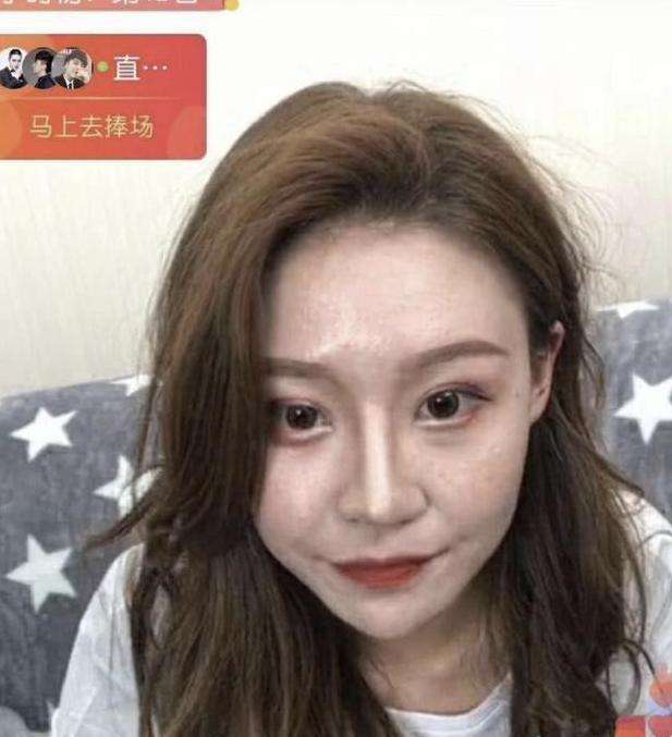 抖音网红生活照被扒,17岁少女立马变30岁妇人,网友:骗