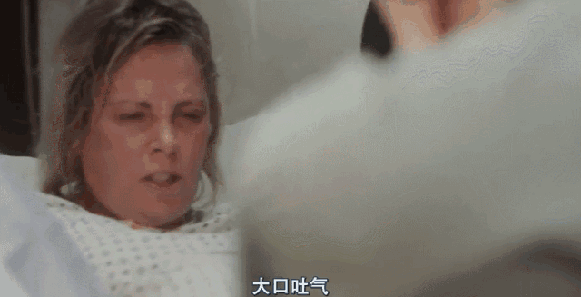 不是夸张,真实的生产过程可能更血腥 / 《塔利》 足月分娩的新生儿