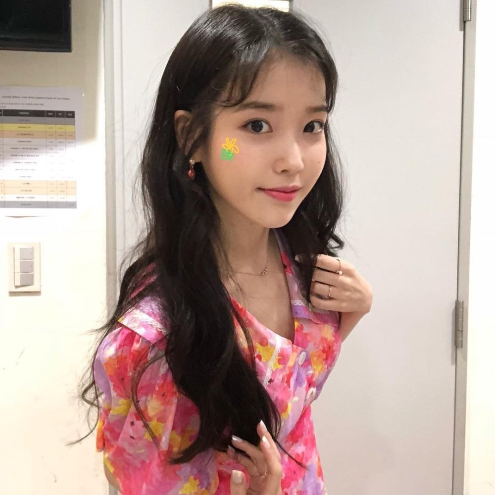 iu,iu李知恩,粉丝,抹胸,白裙