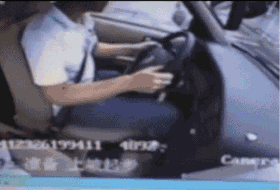 搞笑gif:520单身汪如何体验接吻的感觉?