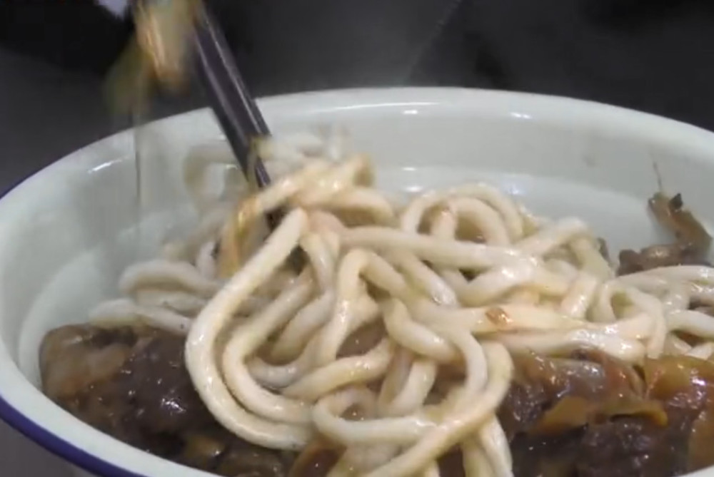 胡同里简陋面馆,做一碗面临失传的老北京"烂肉面",你吃过吗?