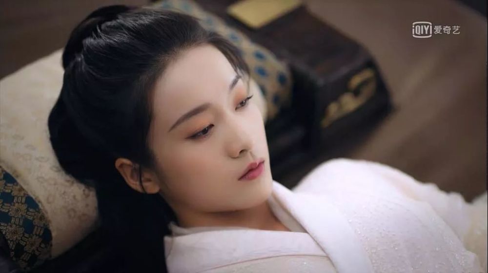 我都母鸡啊~反正下一秒这姑娘就成了美美哒公主容乐,而且失忆了