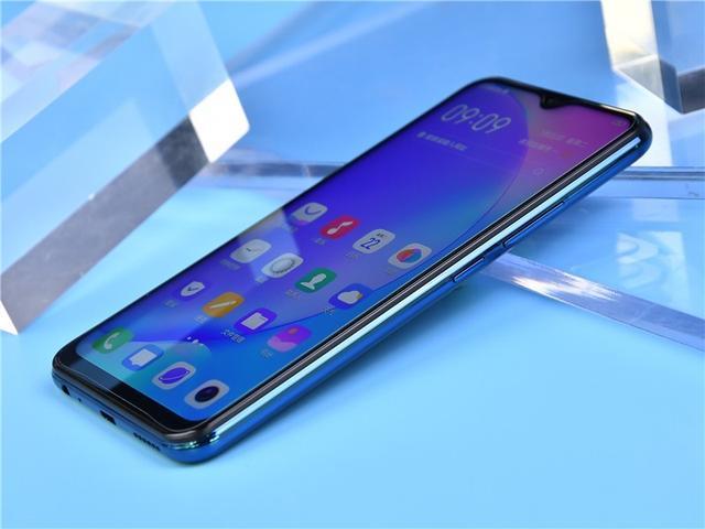 vivoy3和y3s参数,vivoy30图片 520买台手机送男朋友?孔雀蓝vivo y3了解一下