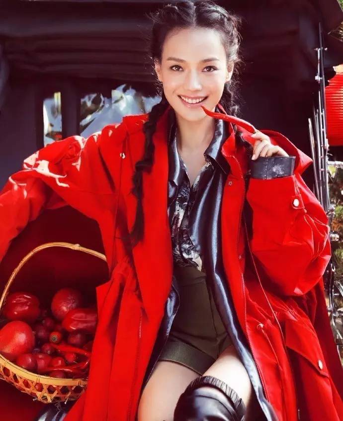 拍照全靠嘴？现在明星最时髦的拍照方式就是吃下去！