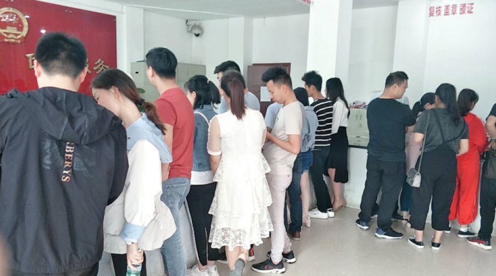 520扎堆领结婚证,唐河民政局登记处已被挤爆!