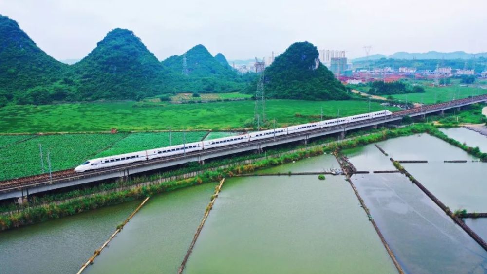 这条最美高铁横跨半个广西,一路风景如唯美画卷!